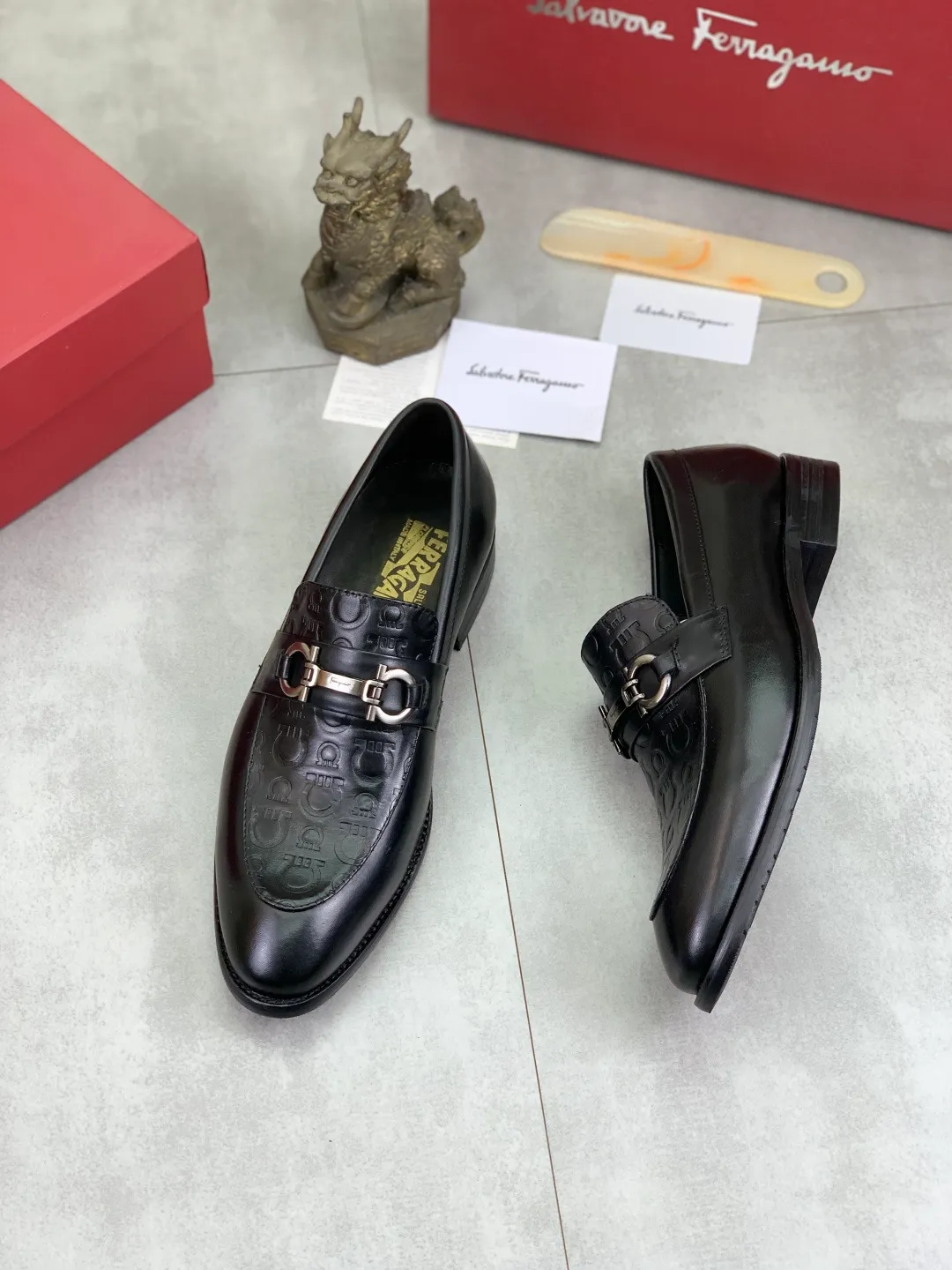 Men's Men's Shoes 💰P480💰[New Style] Water-dyed Niuli 🆘[Salvatore Ferragamo] Ferragamo's latest casual business leather shoes for men! Available at counters simultaneously! The fabric is made of specially imported original calfskin, and the interior is made of imported water-dyed cowhide. It is absolutely luxurious and leads the fashion trend. Matching code: 39-44, black optional